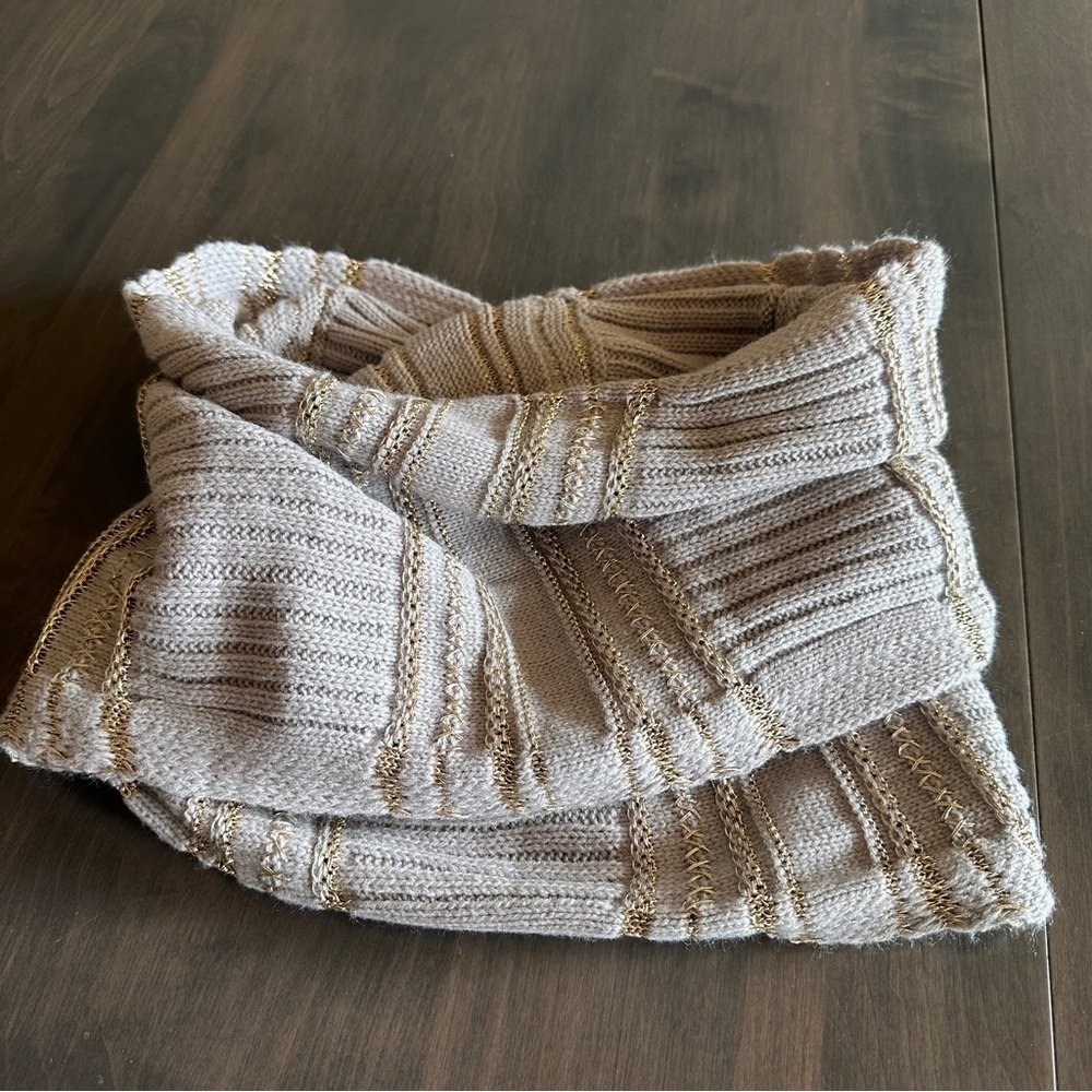 NWT Maurice’s Infinity Scarf Gray and Gold